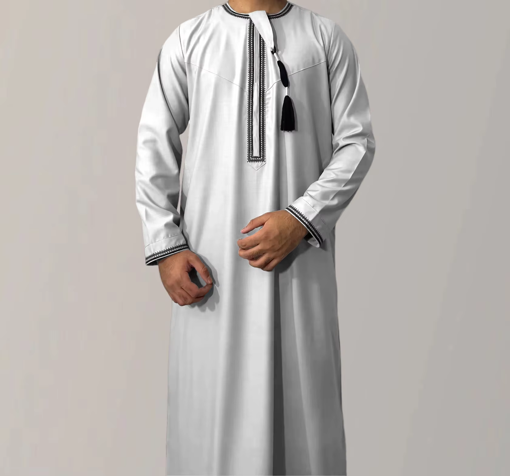 Abaya Longue Brodée Unisexe, pour toutes les saisons