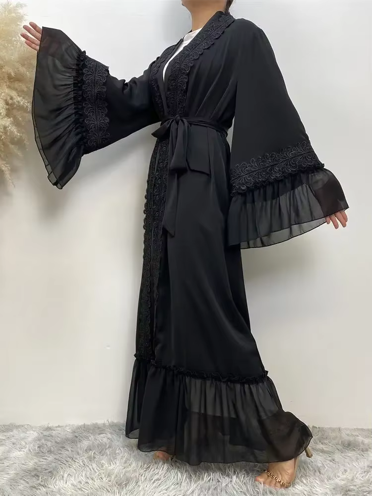 Abaya Dentelle Manches Evasées Brodées