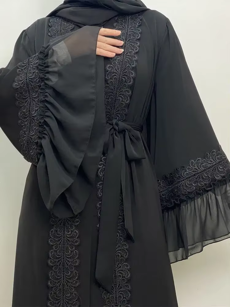 Abaya Dentelle Manches Evasées Brodées