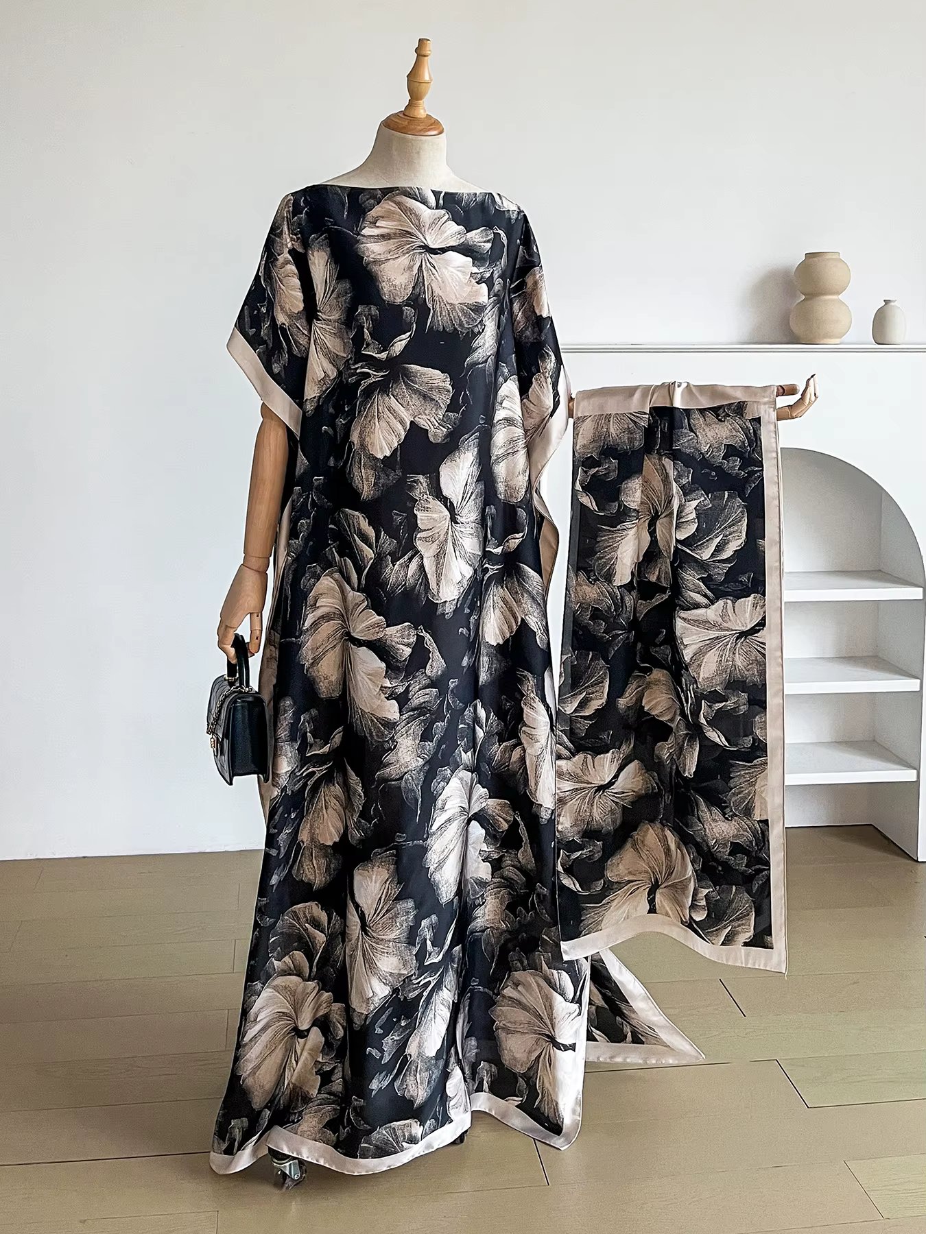 Abaya de Dubaï  Manches Courtes Ample avec Grand Foulard