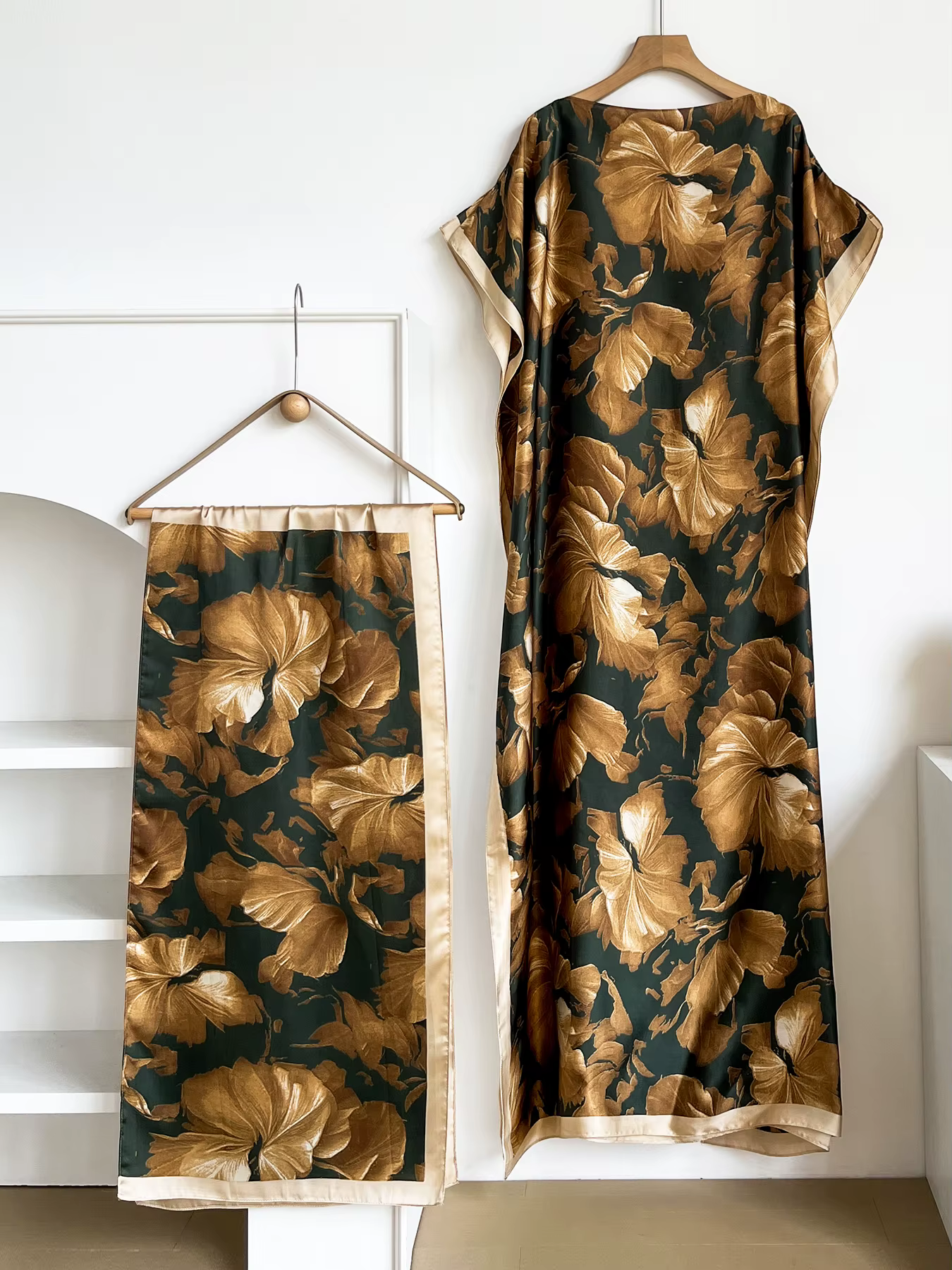 Abaya de Dubaï  Manches Courtes Ample avec Grand Foulard