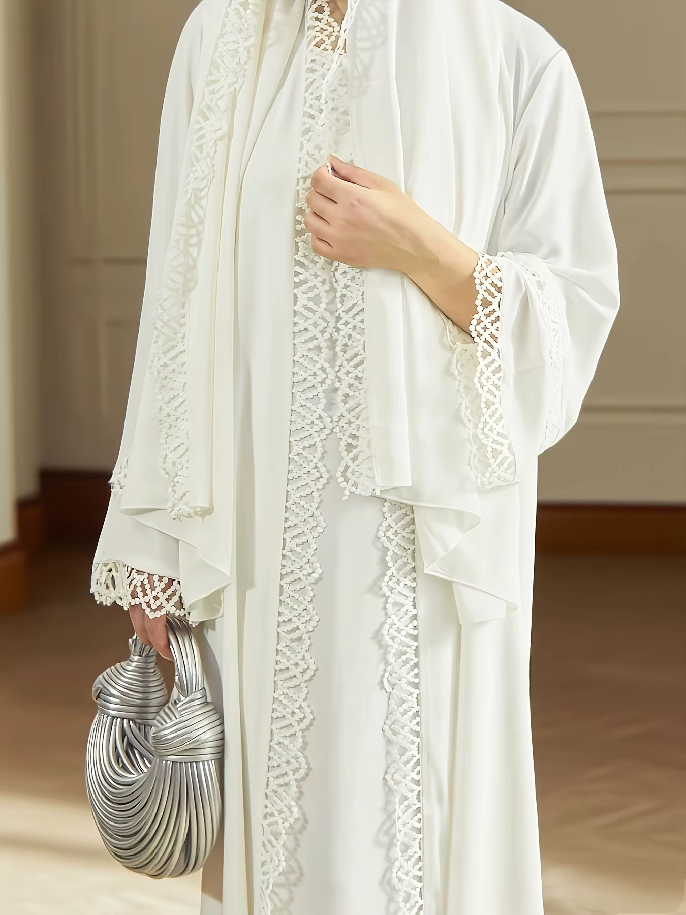 Abaya dentelle traditionnelle manches longues